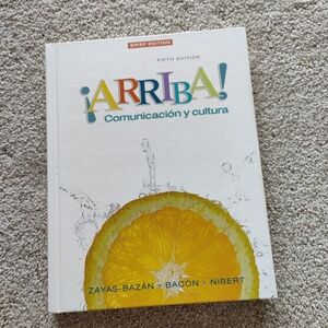 ¡Arriba! Comunicación y Cultura Textbook. Hardback. Never Been Used!
